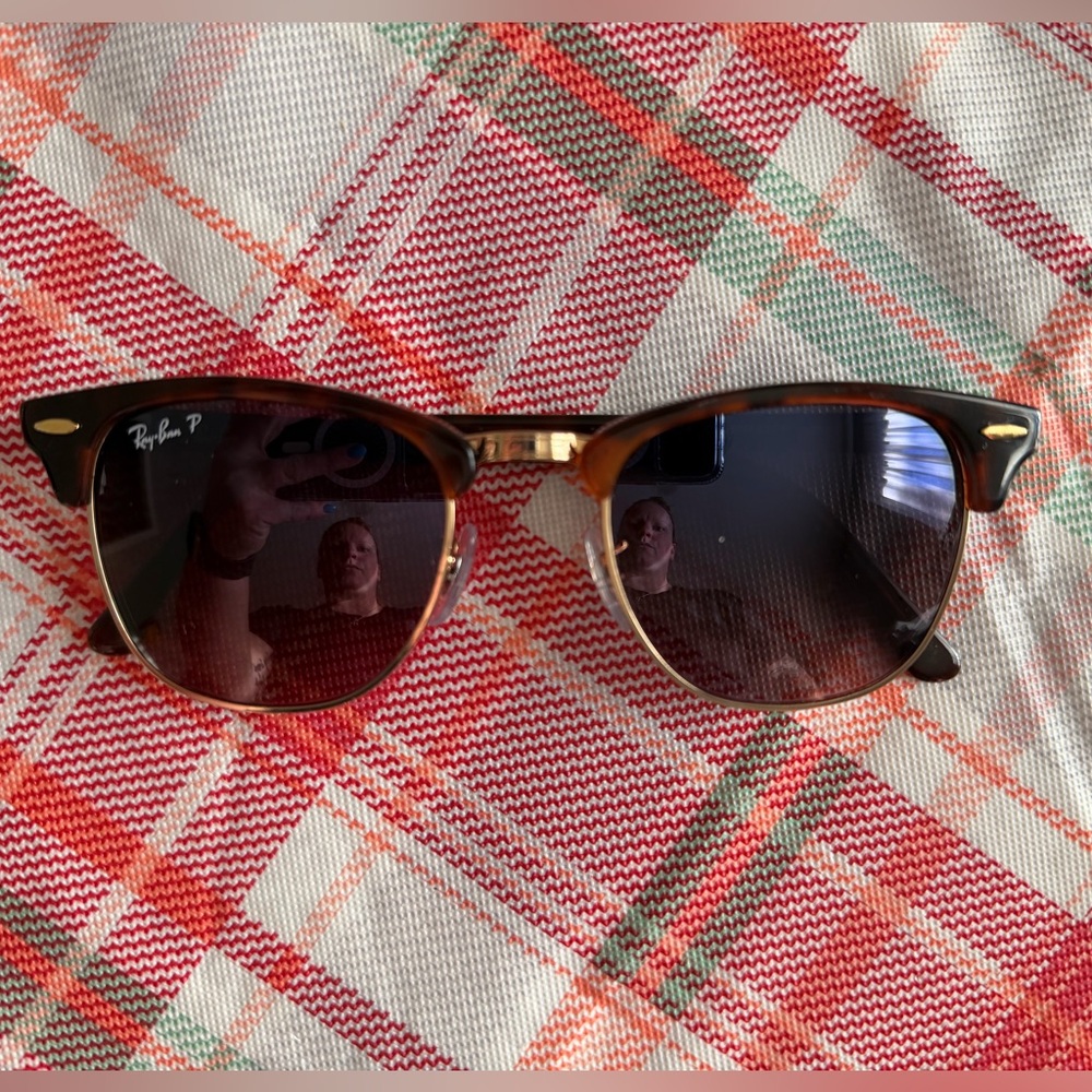 Ray-Ban sunglasses & case - Picture 3 of 5